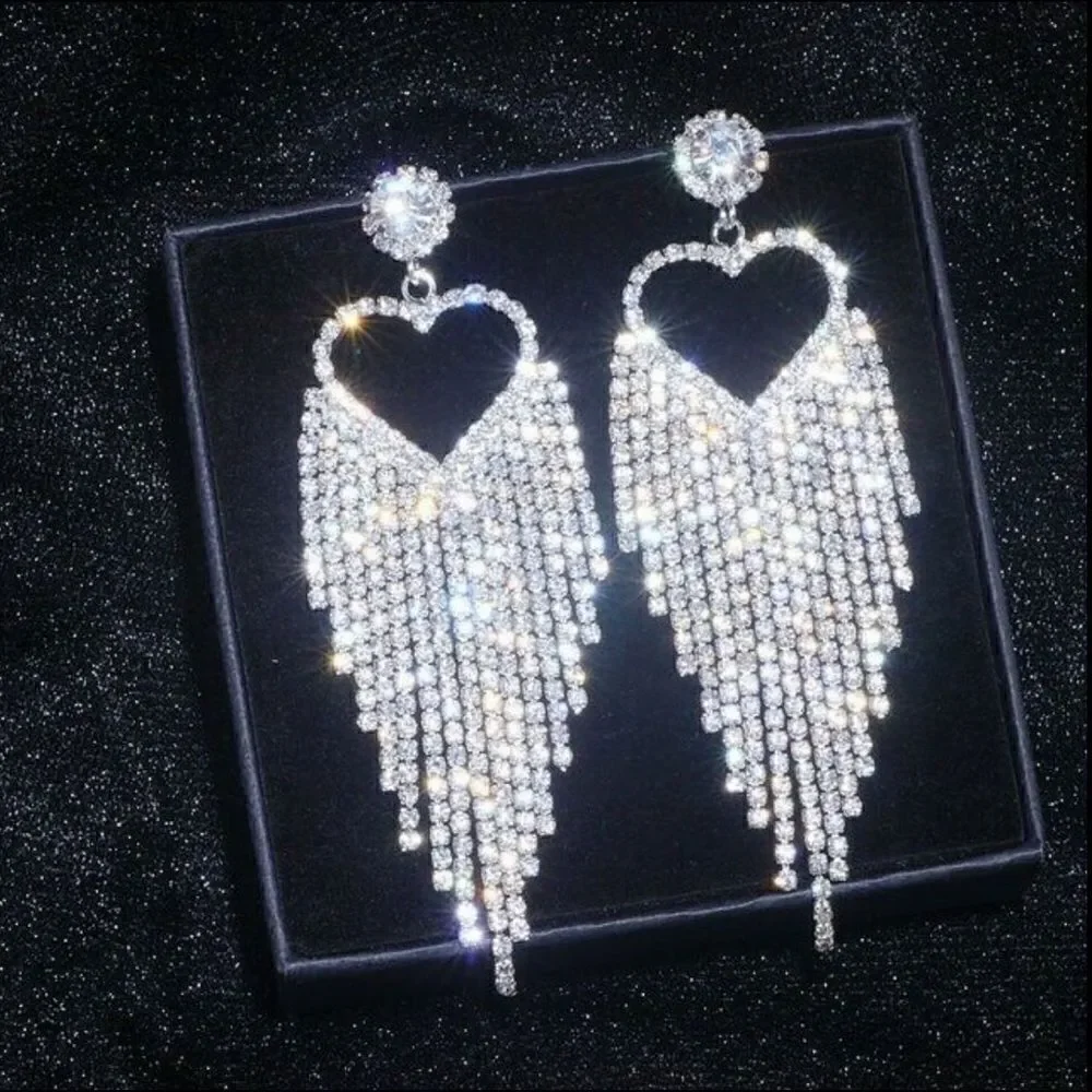 NWT Gorgeous Crystal Heart Earrings